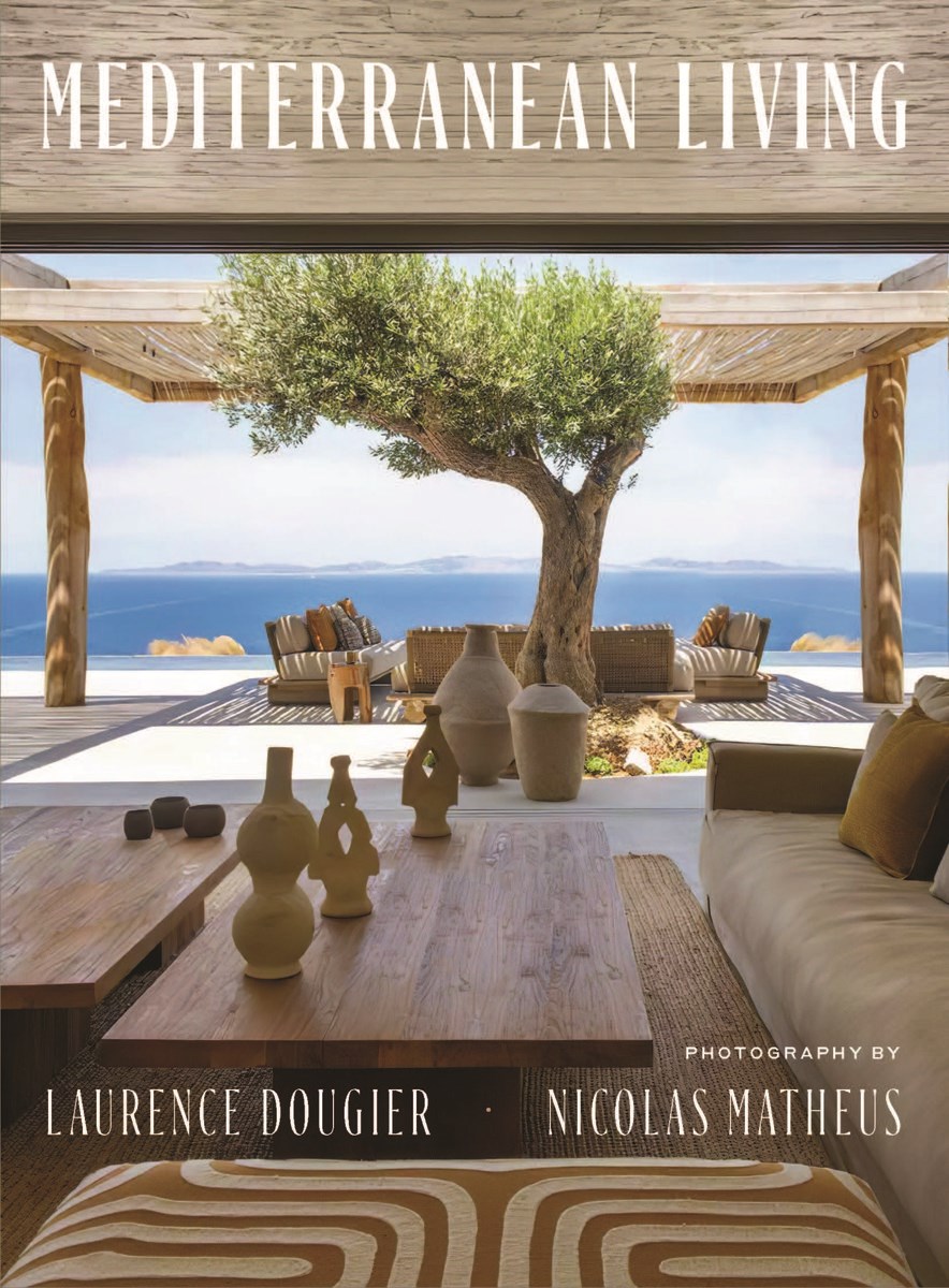 Mediterranean Living: Varied residences immerse readers in the diverse architectural and decorative styles of Southern Europe