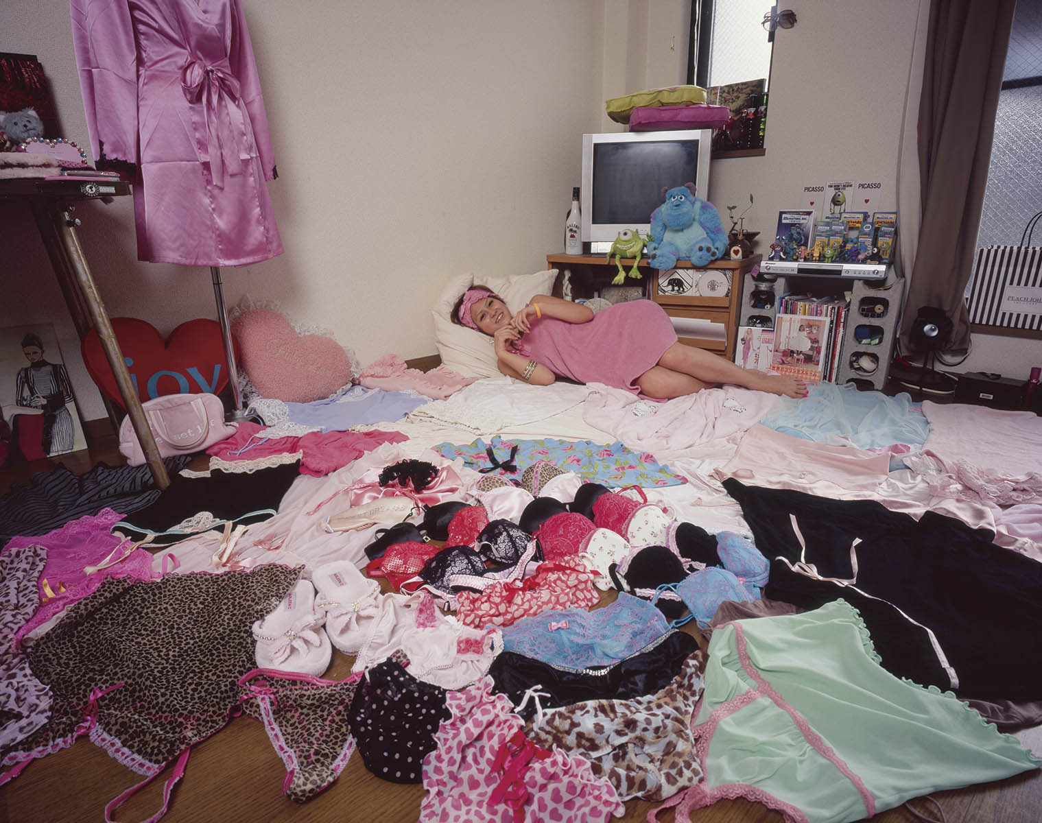 Kyoichi Tsuzuki: Happy Victims