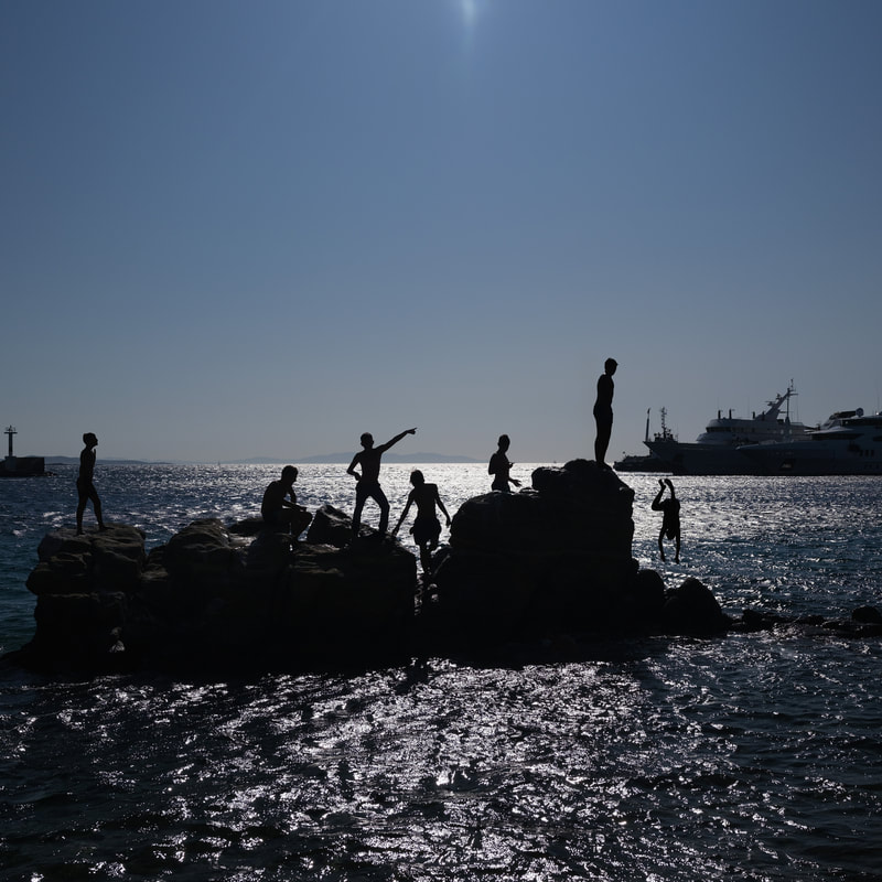 Φως εκ Φωτός: Χίλιες Ημέρες στη Μύκονο / Light From Light: A Thousand Days in Mykonos