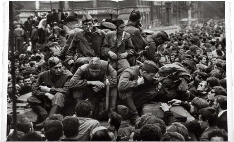Josef Koudelka: Invasion Prague 68